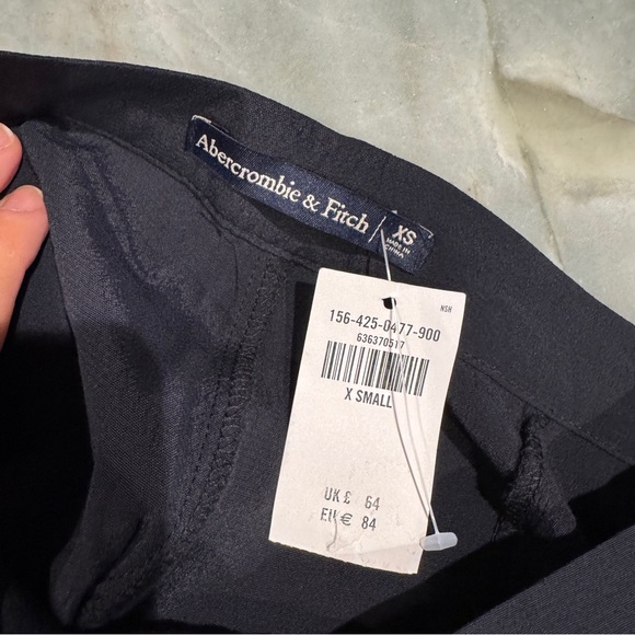 NWT Abercrombie & Fitch - Picture 4 of 8